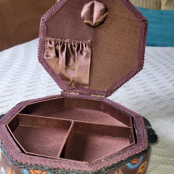 Flower Power Sewing Box - Picture 2 of 3